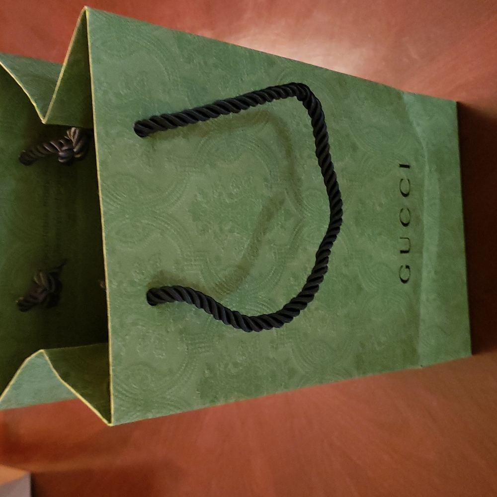 OFFERS WELCOMED Gucci shopping bag